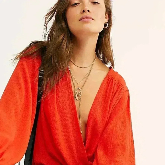 Free People In a wrap-style silhouette - Picture 1 of 9